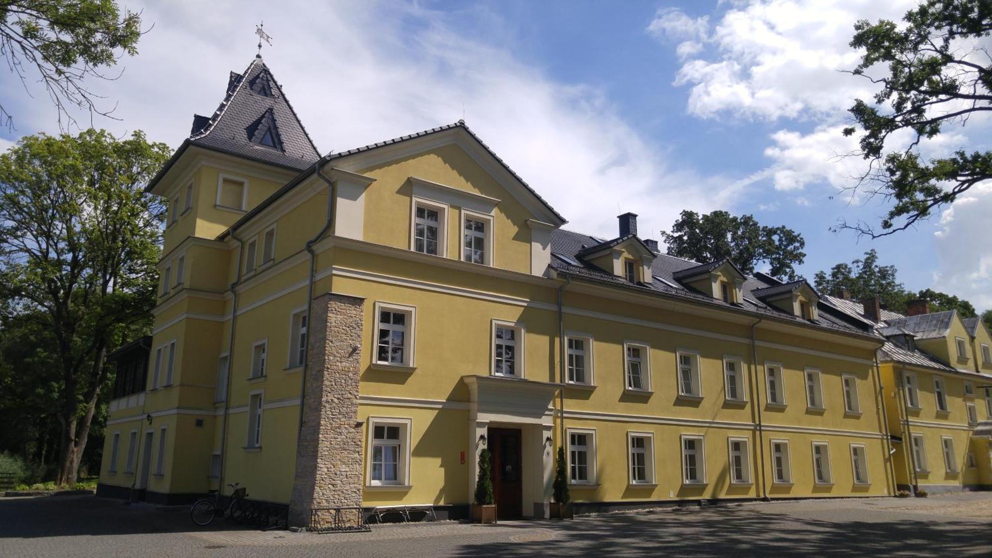 Palac Lucja Bb Zakrzow  Exterior photo